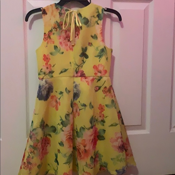 Yellow dress with floral print - Picture 2 of 3